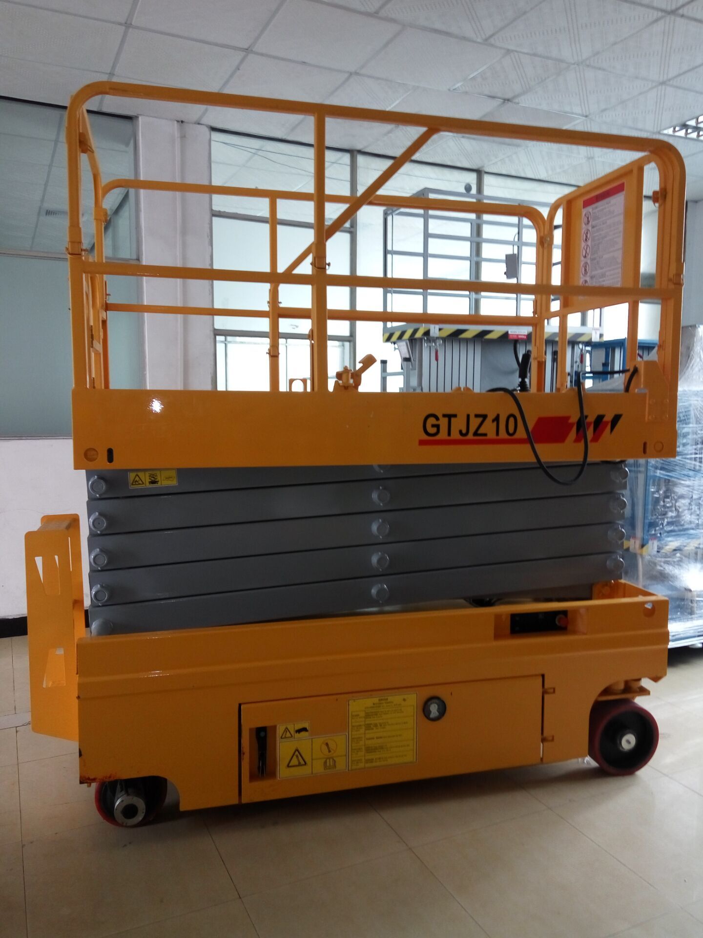 广州液压升降机在使用中需要注意的问题