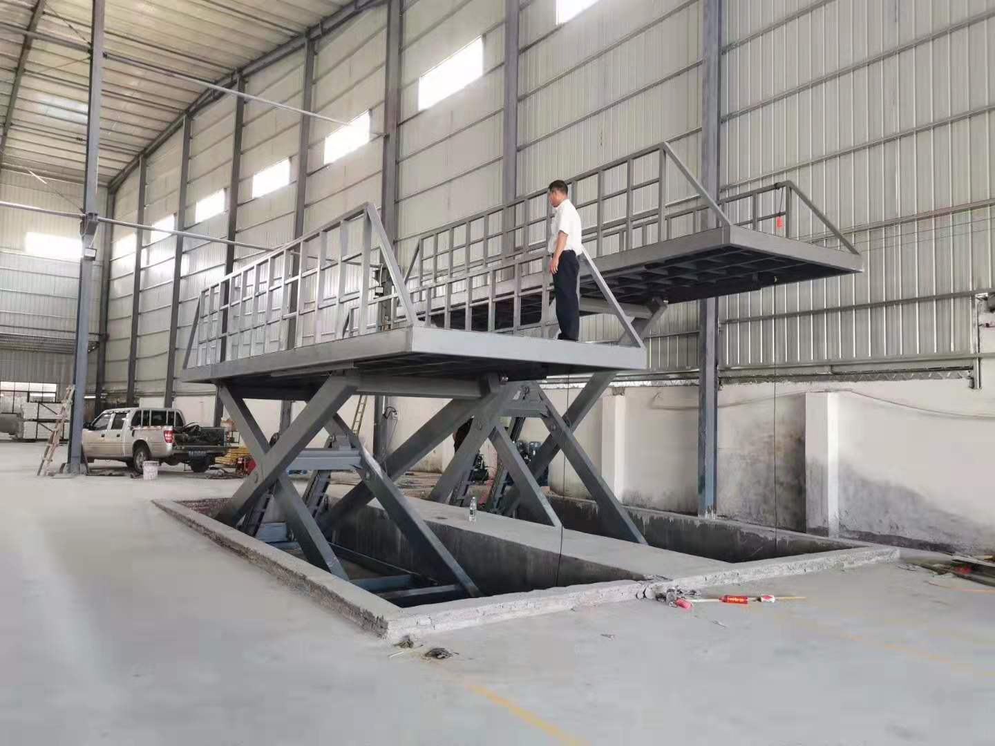 剪叉式升降平台