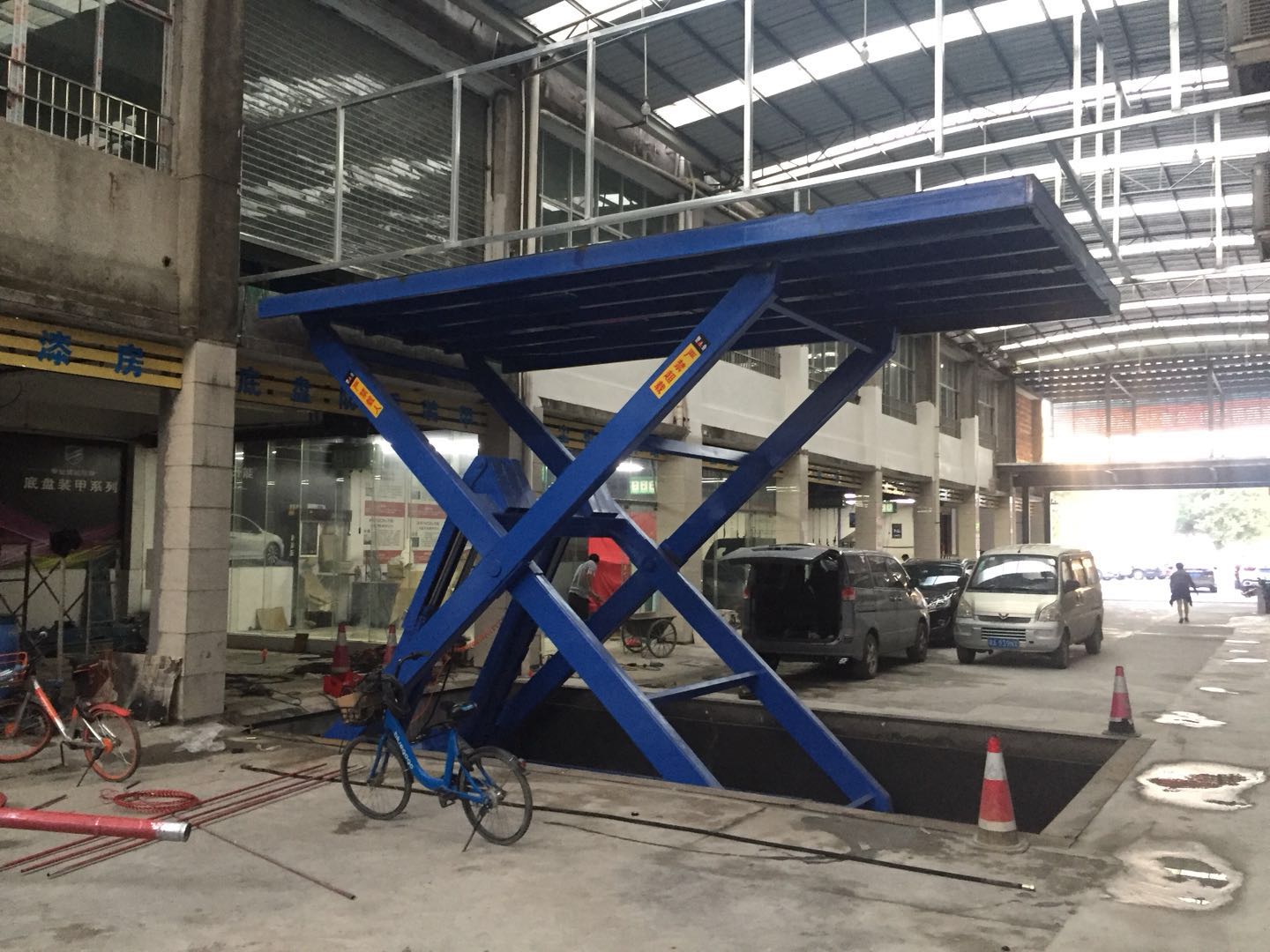 汽车剪叉式升降机
